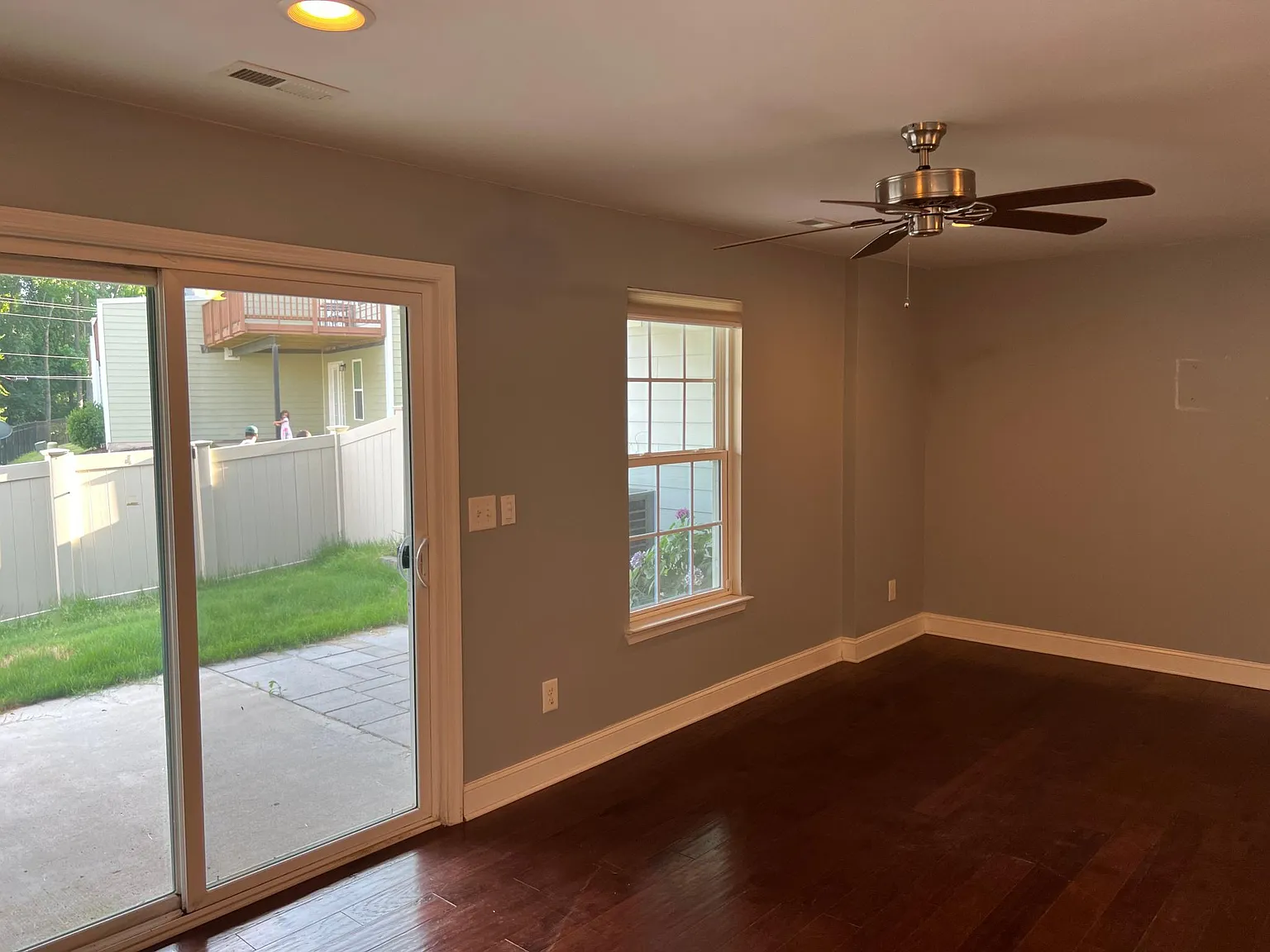 3 bed, 3.5 bath, 2141 sqft, $2,300 — Photo 2