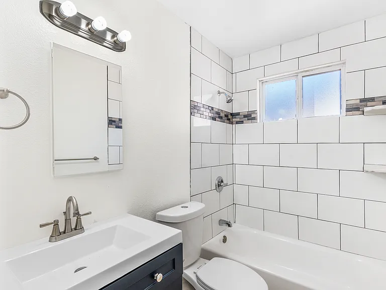 1140 Gaywood St — Photo 6