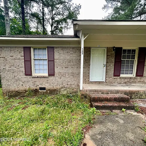132 Deerfield Rd Photo 1
