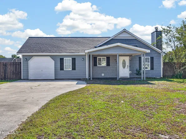 408 Foxtrace Lane, Hubert, NC 28539
