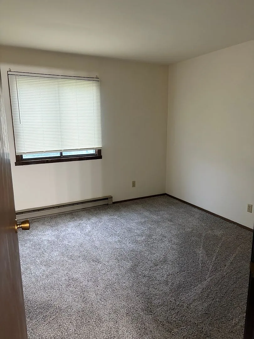 Evergreen Apartments of Hartford, LLC — Photo 2