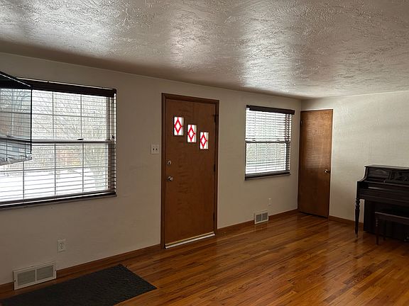 Living room 11x19