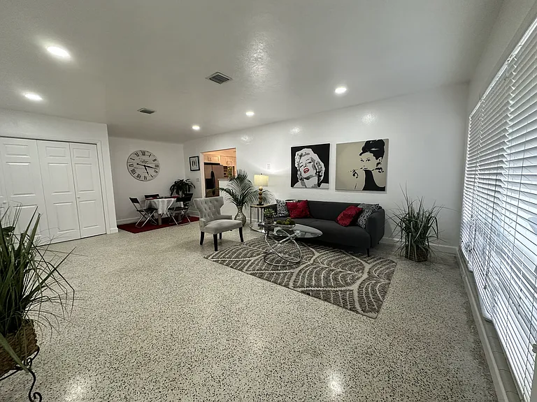 950 E Dayton Cir — Photo 4
