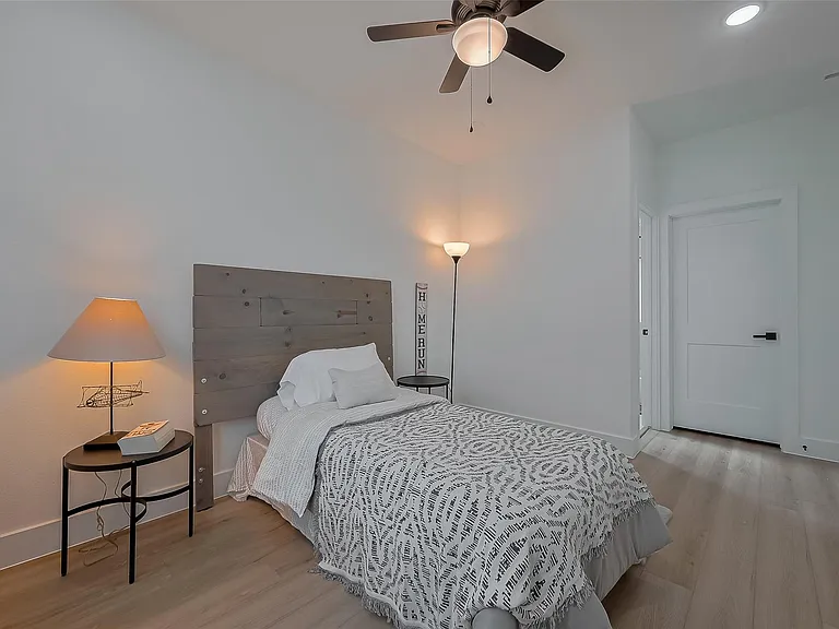 778 Mansfield St — Photo 18
