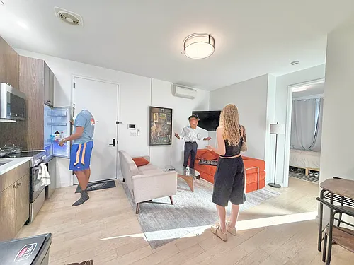 366 Leonard St #1B Photo 1