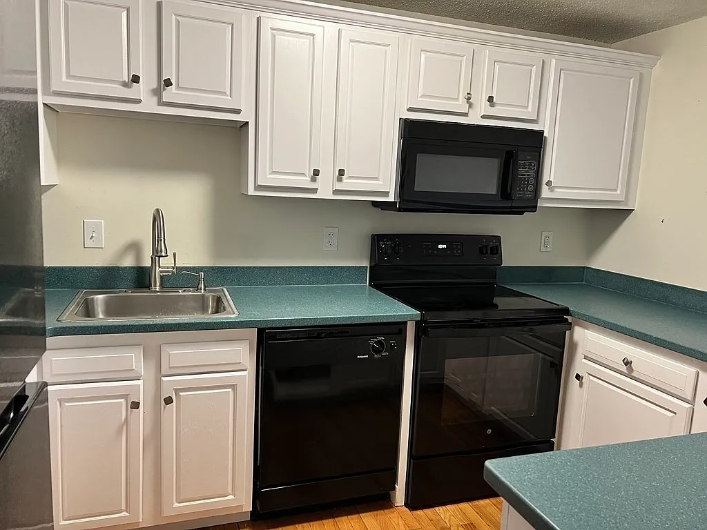 2 bed, 1.5 bath, 948 sqft, $1,900 — Photo 4