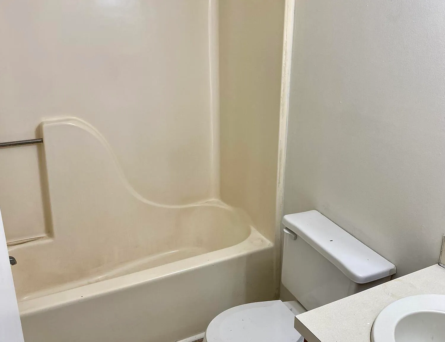 1 bed, 1.0 bath, $650 — Photo 2