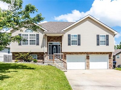 1917 Country Ridge Dr, Warrensburg, MO, 64093