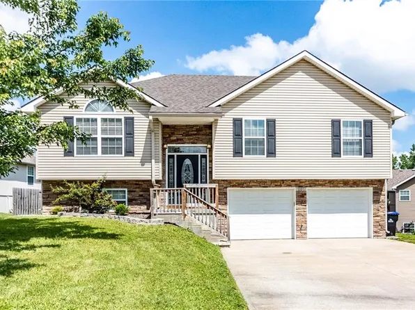 1917 Country Ridge Dr, Warrensburg, MO 64093