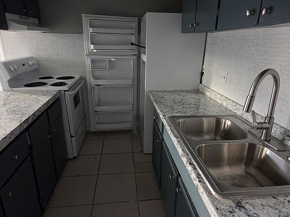 5th image of 1027 Sumner St