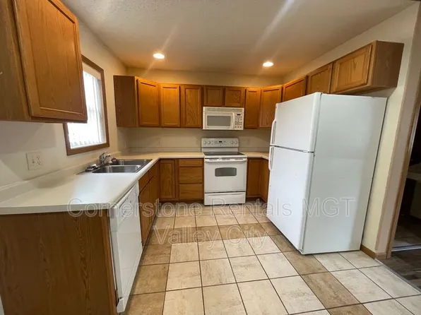 540 10th Ave SE, Valley City, ND 58072