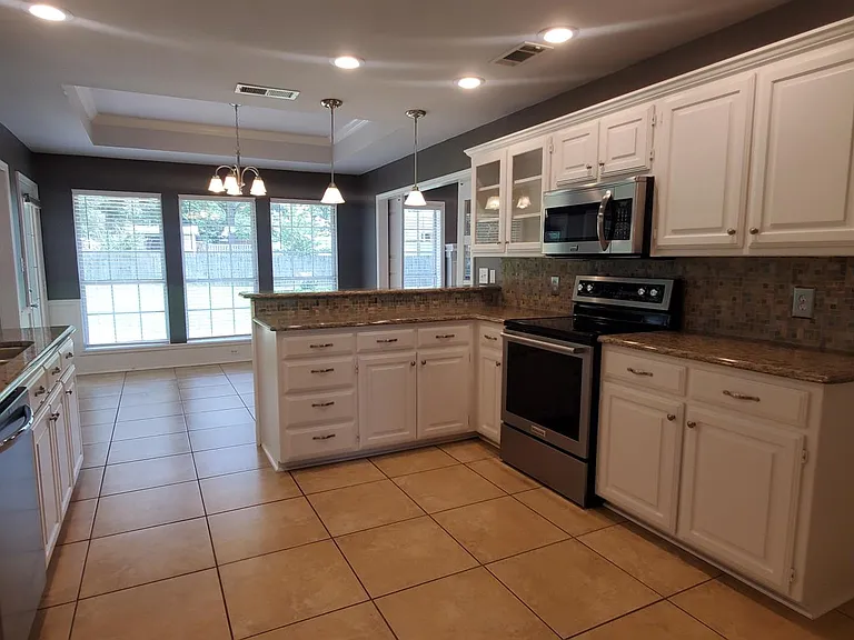 18257 Springmill Ct — Photo 4