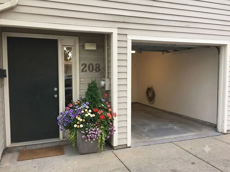 208 Charles St #1A — Photo 11