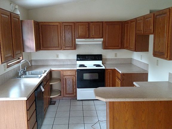 5th image of 409 E Oakwood Dr