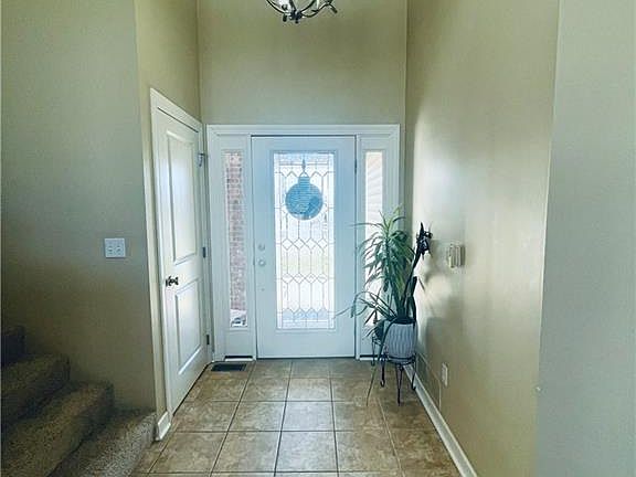5th image of 810 Arrowhead Cir