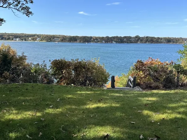 5 Winona Ave, Oak Bluffs, MA 02557