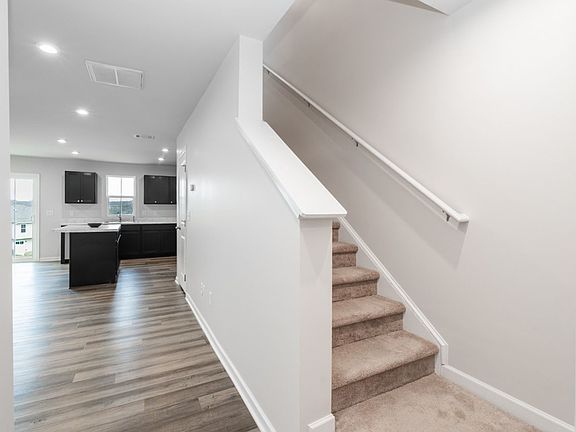 4th image of 404 Deer Meadow Ln