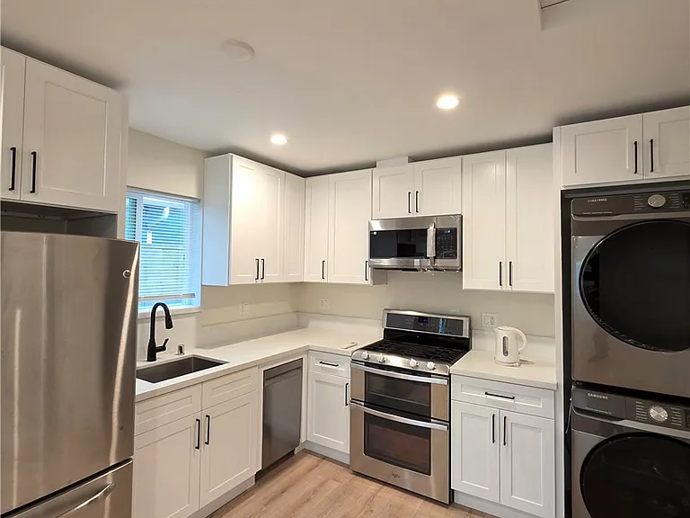 23509 Friar St — Photo 5