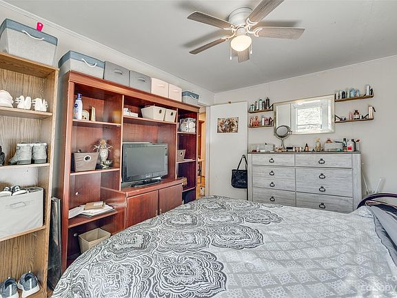 4th image of 2316 Crescent Ln