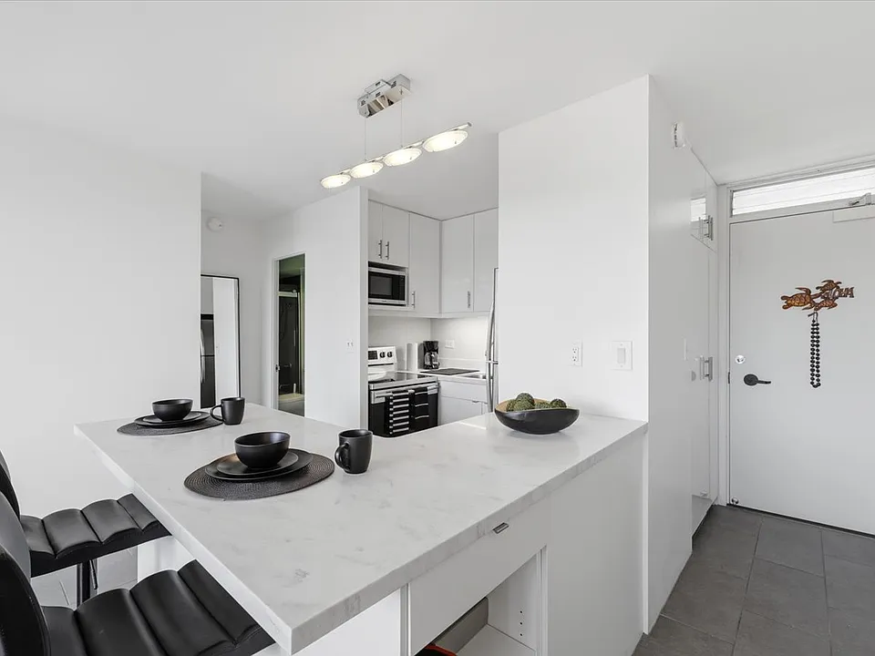 2421 Ala Wai Blvd #2