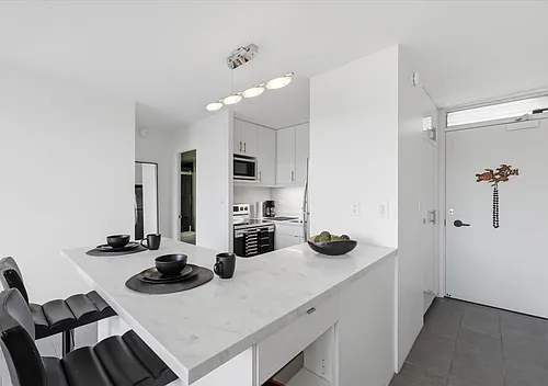 2421 Ala Wai Blvd Photo 1