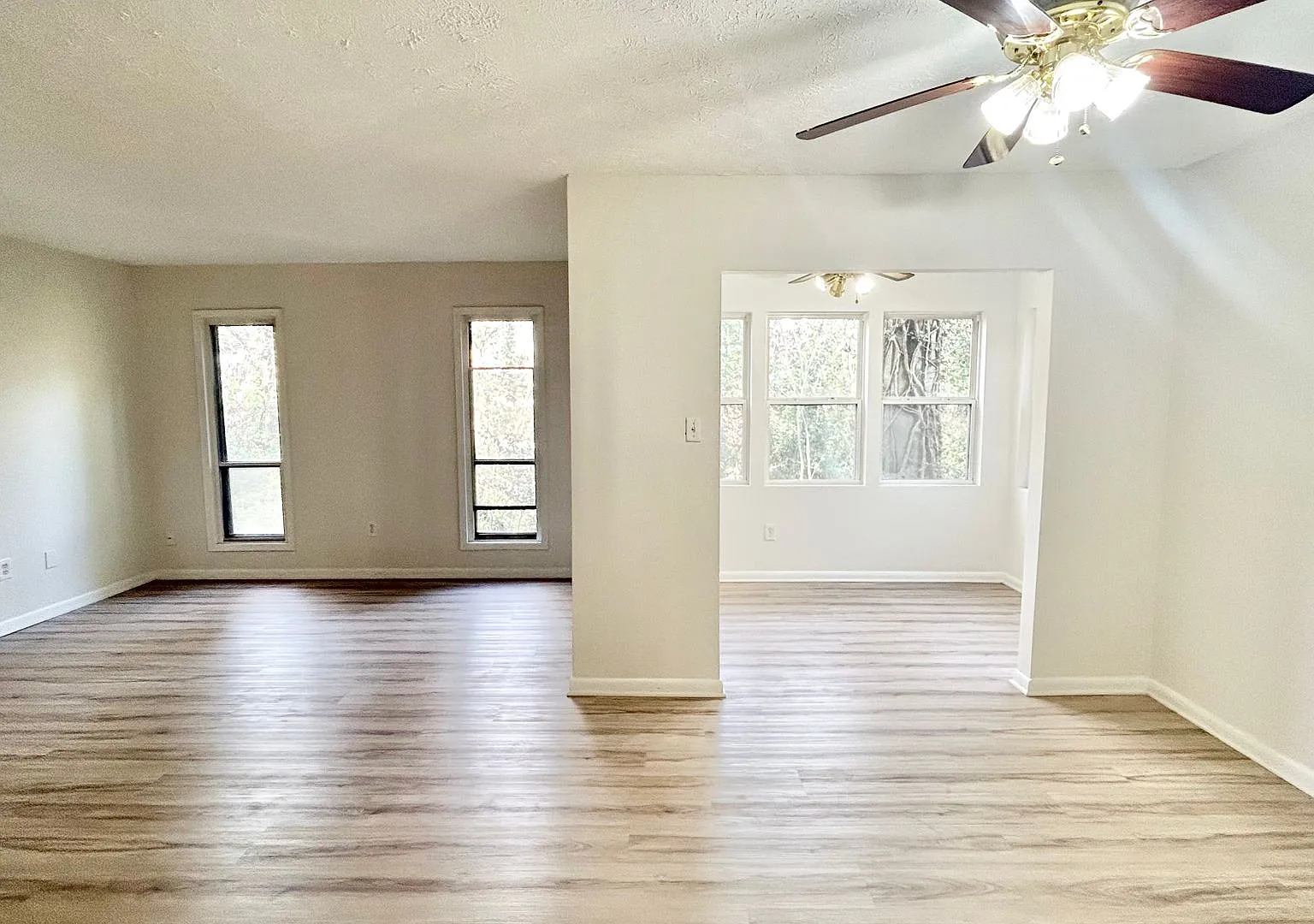 North Atlanta 1 Bed-1 Bath Condo, LVP Hardwoods, Sunroom/Office, Available NOW! — Photo 4