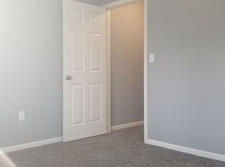 2557 W 3rd St #2, Waterloo, IA 50701