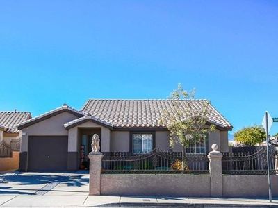 1713 Golden Sky Dr, Las Vegas, NV, 89106
