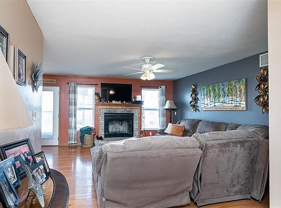 4th image of 903 Saint Andrews Dr