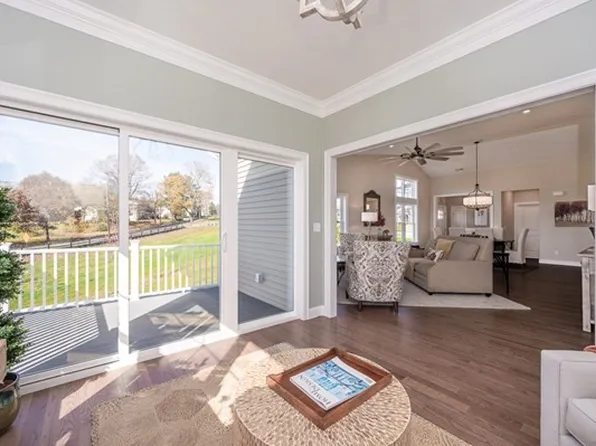 66 Park Hill Ave #26LR, Millbury, MA 01527