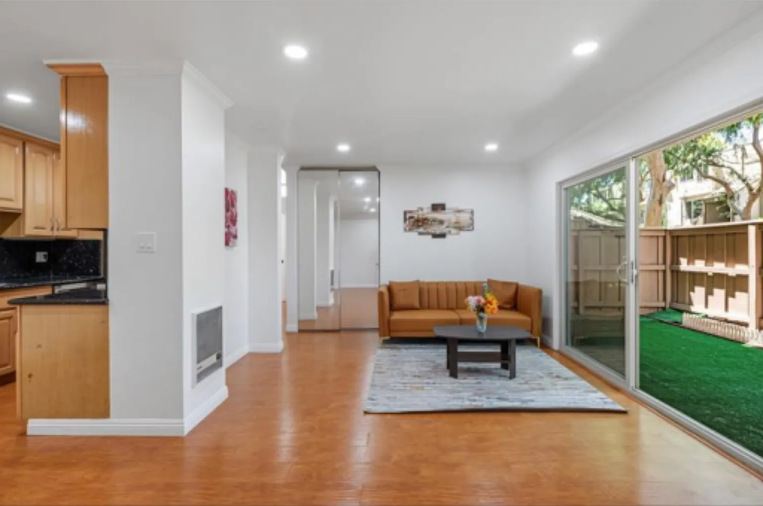 2 bed, 924 sqft, $3,000 — Photo 1
