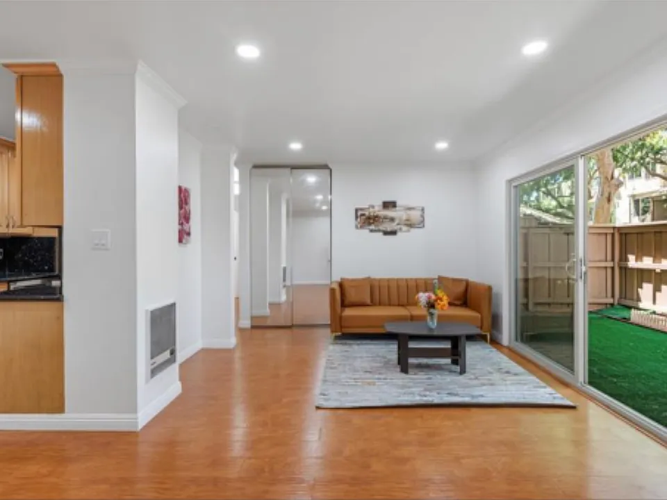 360 Auburn Way #10