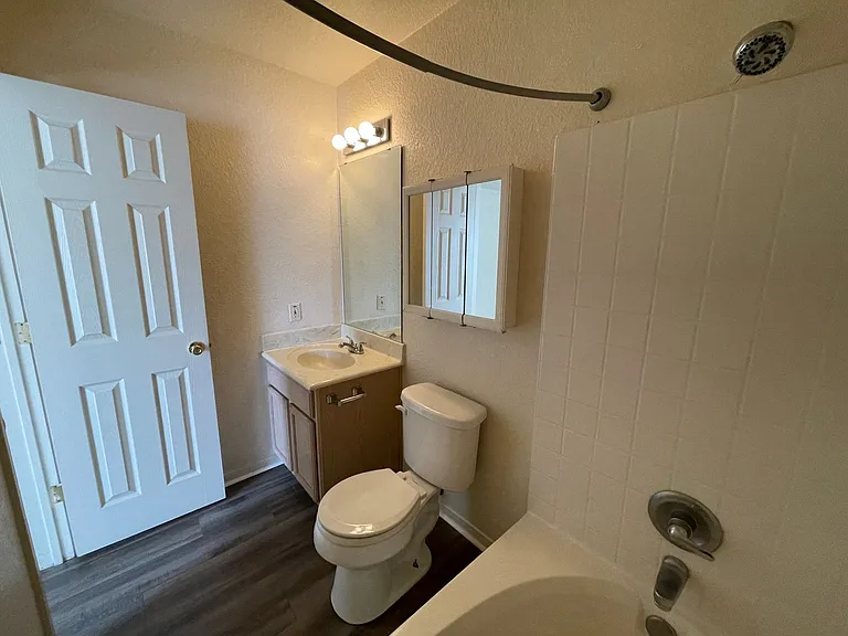 1606 Dugger Cir #D — Photo 14