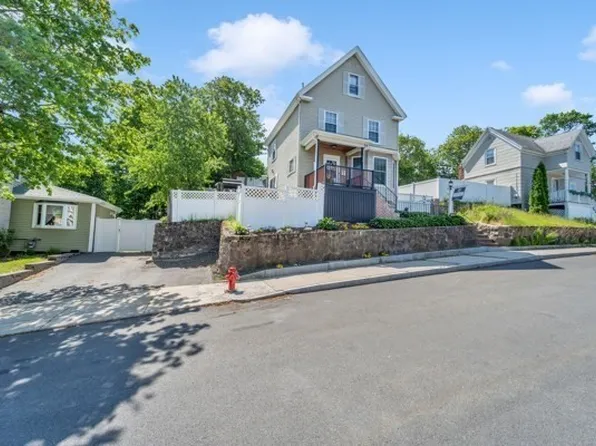 135 Pine Grove Ave, Lynn, MA 01904