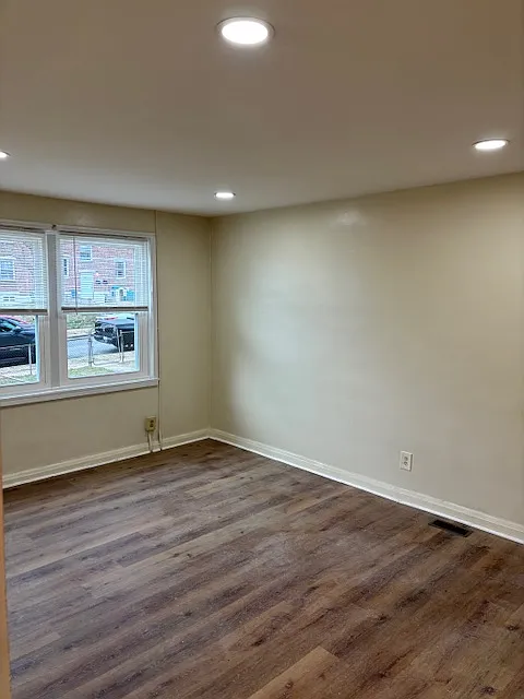 Building Photo - 7521 Lange St #1