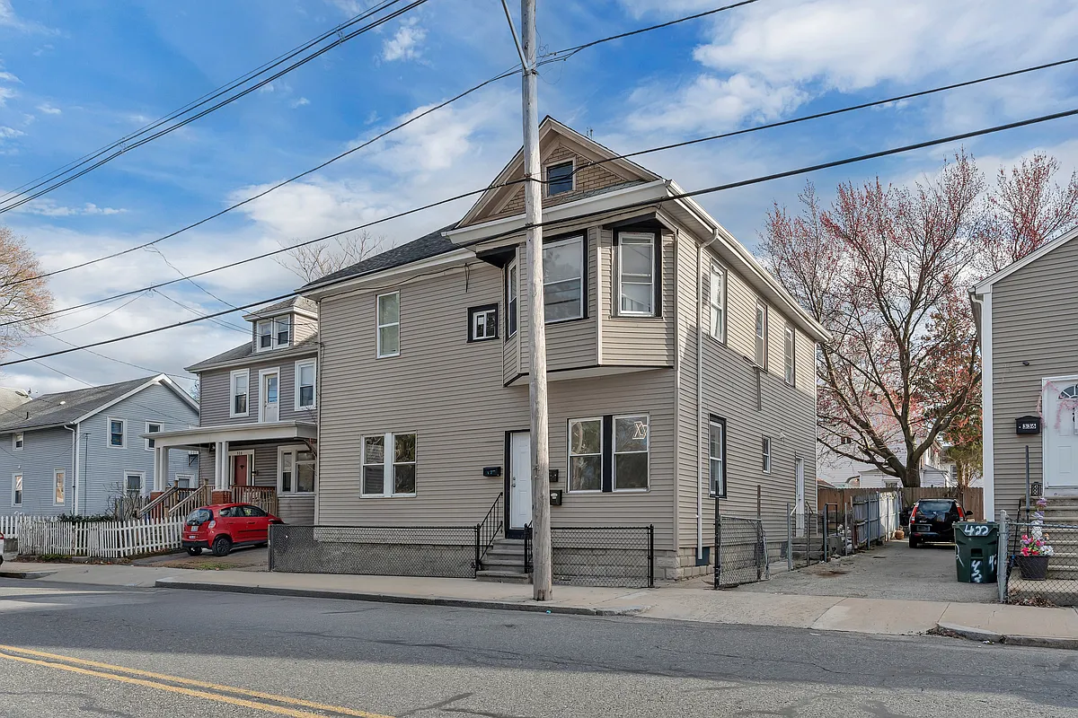 Building Photo - 334 Admiral St #2