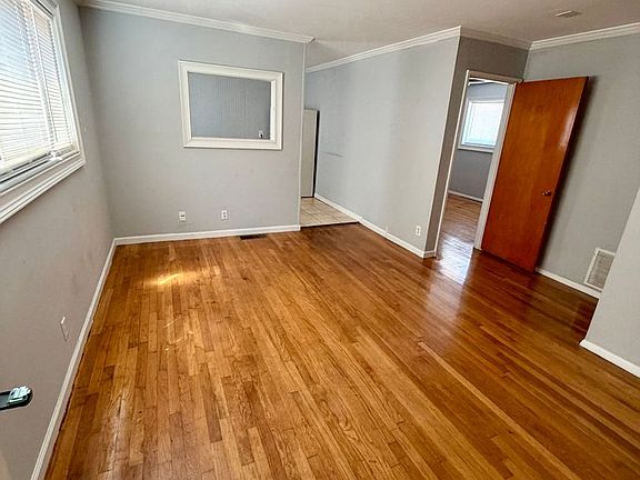 3rd image of 1008 Saint Charles Ave NE #4