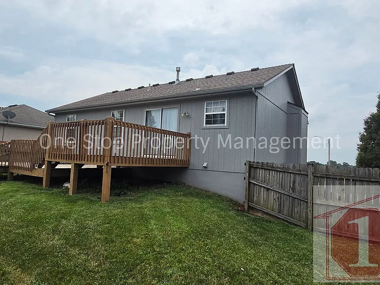 1317 S Huntington Dr — Photo 28
