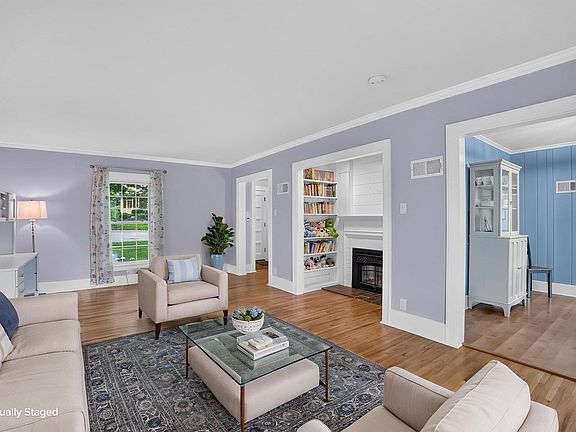 5th image of 304 Columbia Cir