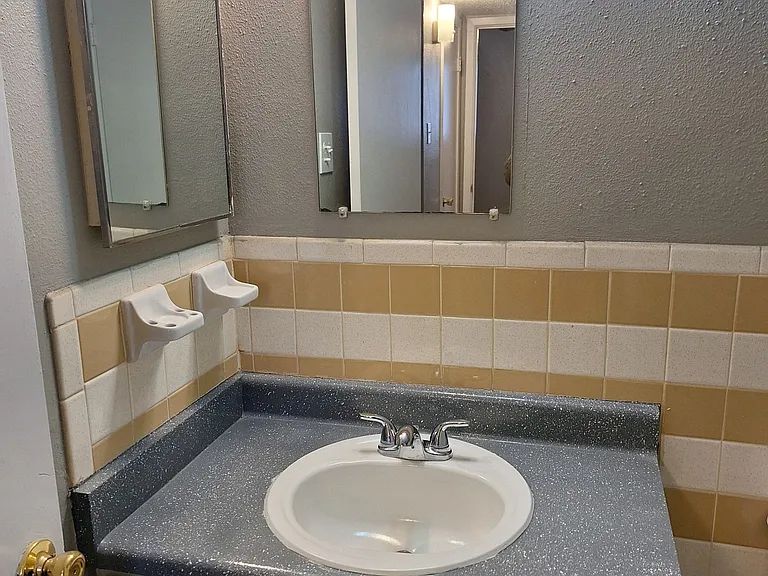 Lawnwood Apartments — Photo 9