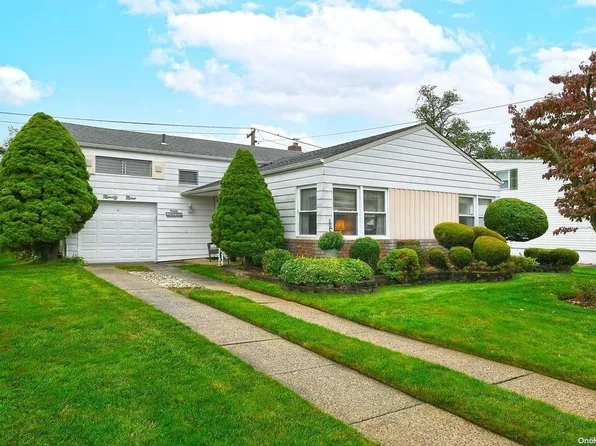 99 Dean Street, Hicksville, NY 11801