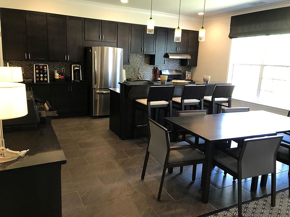 1st image of 33 Fern Oak Cir APT 102
