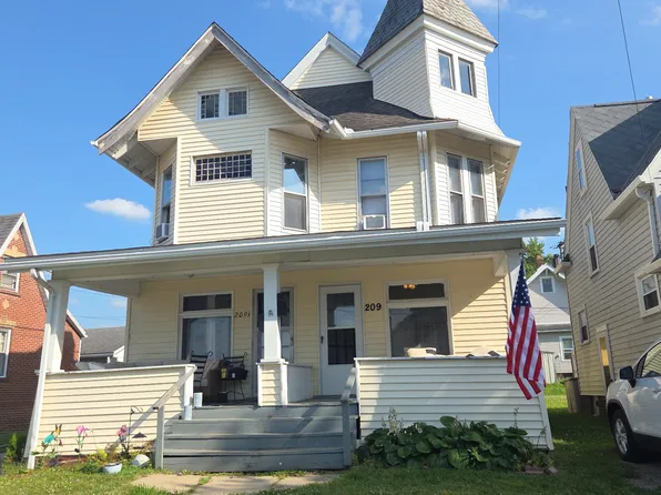 209 1/2 Maple St, Ashland, OH 44805