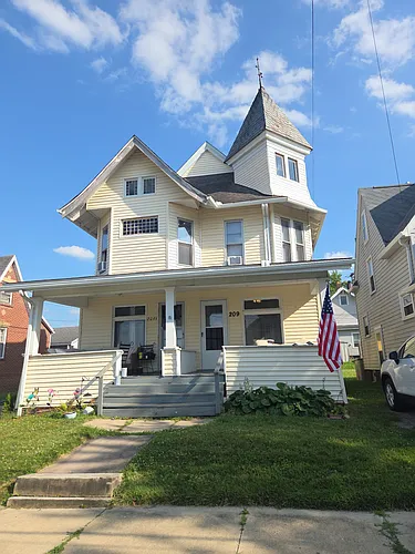 209 1/2 Maple St Photo 1
