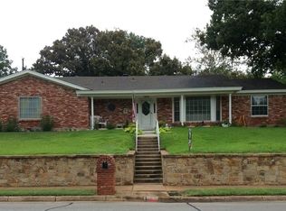 1405 Woodvine Dr, Euless, TX 76040
