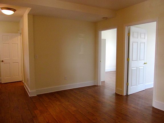 3rd image of 8 N Tyson Ave APT 3