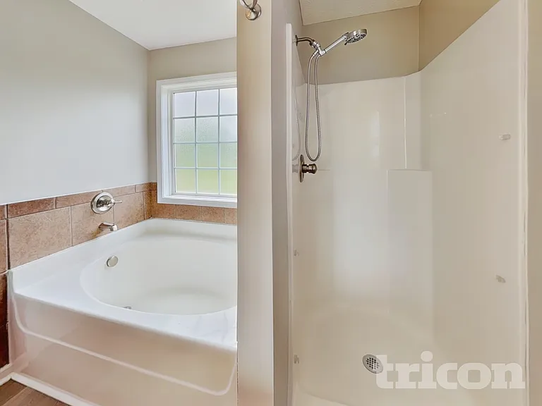 1616 Broad Cir — Photo 9