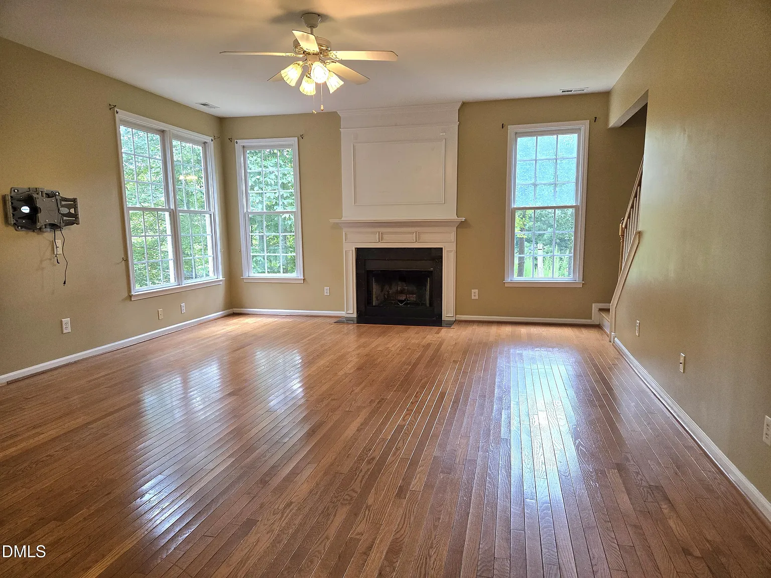 5 bed, 3.0 bath, $3,000 — Photo 2