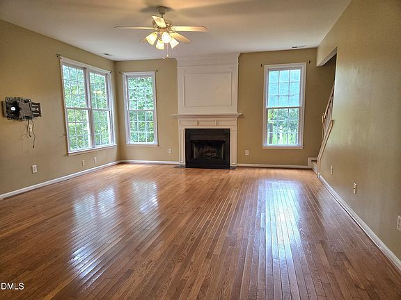 2nd image of 5 Spreading Oak Ct