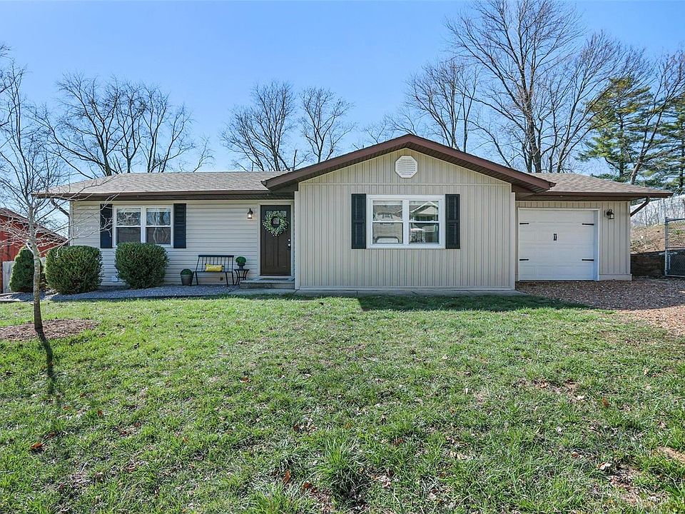 1st image of 208 Glenlake Dr
